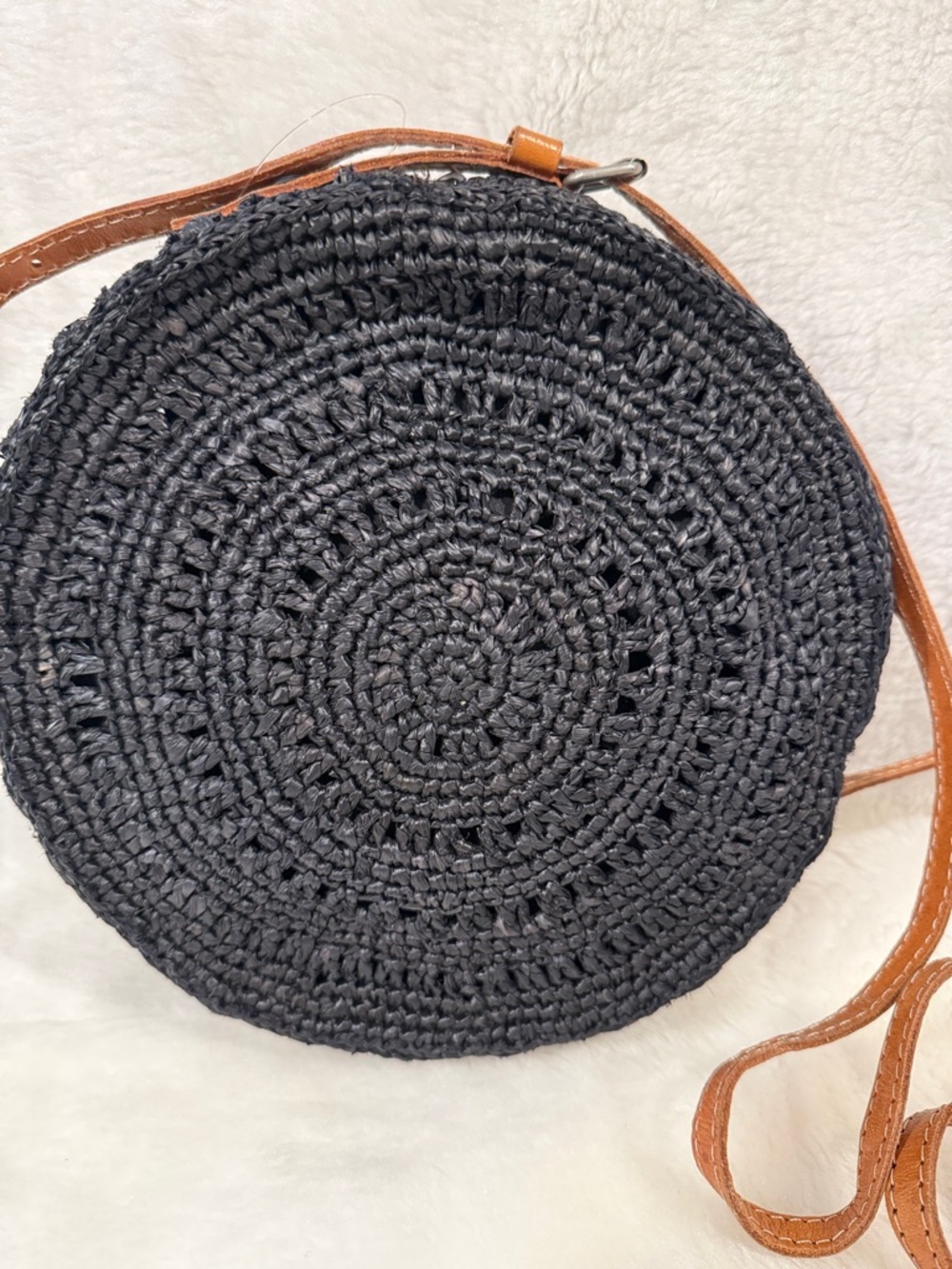 L’Atelier du Crochet Round Raffia Crossbody Bag – Black & Tan Leather Strap